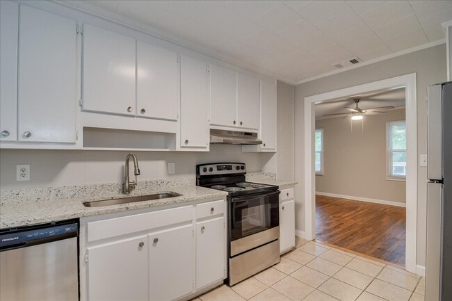 Building Photo - 531 Tubman St