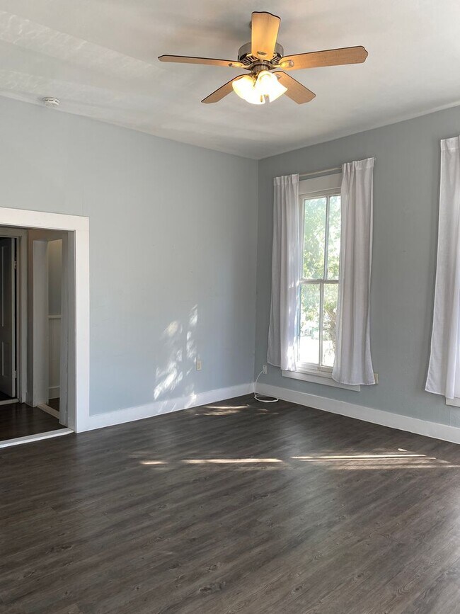 Building Photo - **MOVE-IN SPECIAL**  Vintage 1-Bedroom Near The Pearl