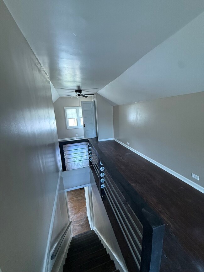 Upstairs Room/Loft - 110 Beechwood Ave