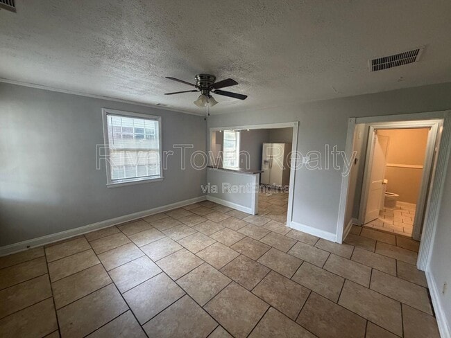 Building Photo - 3633 N Lloyd Cir