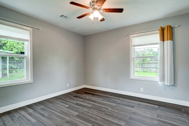 Building Photo - 7011 Neff St