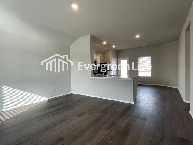 Building Photo - 1010 W Lawton Rd