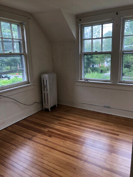 Building Photo - 245 E Hamilton Ave