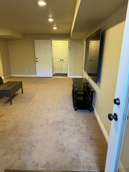 Building Photo - 1213 E St Josephs St