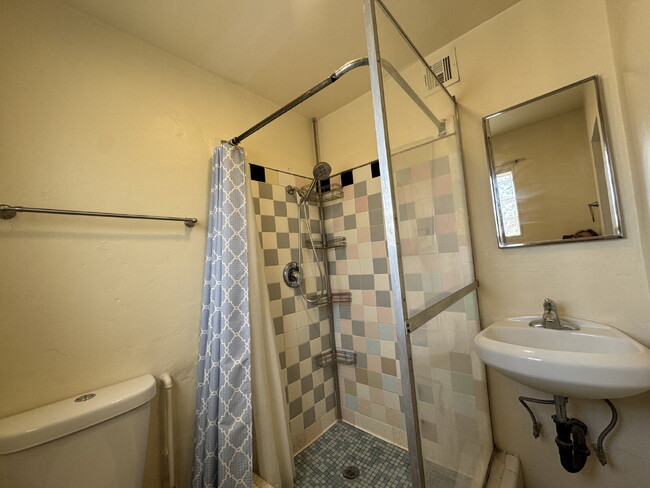 Building Photo - 1 bed 1 bath Casita in south Central Tucson