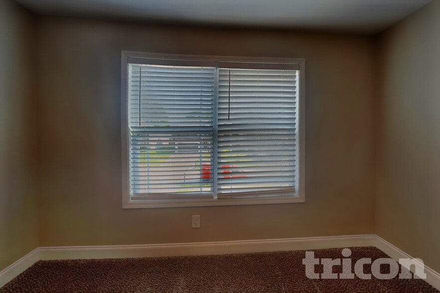 Building Photo - 513 Sourwood Dr