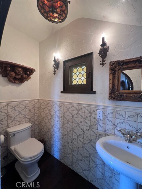 Building Photo - 2444 The Strand