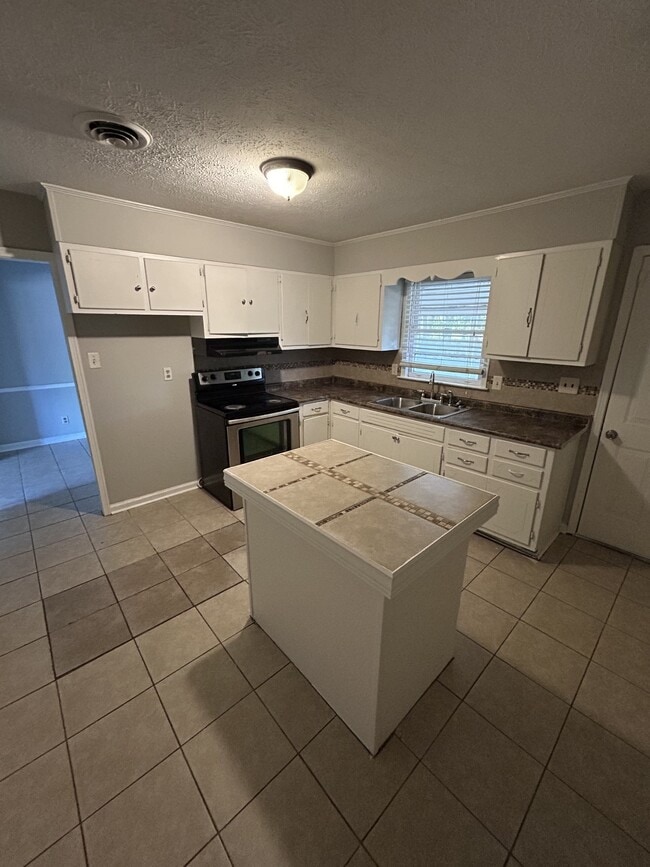 Building Photo - 5125 E Linda Cir