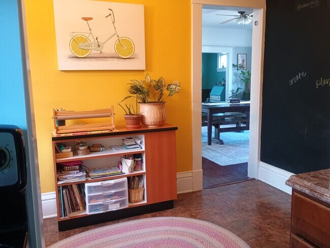 Building Photo - Spacious Craftsman in the Heart of North Spokane