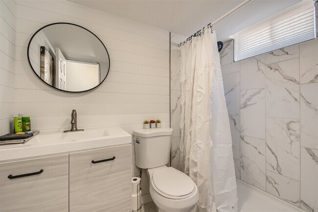 Building Photo - 7604 Reed St