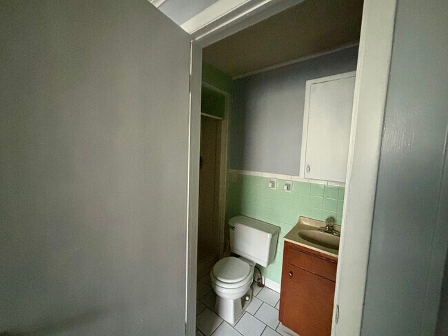 Building Photo - 3 Bedroom and 2 Bathroom Home in Shawnee for rent!