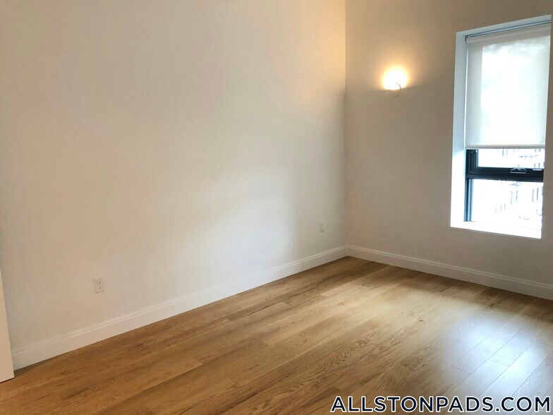 Building Photo - 83 Gardner St