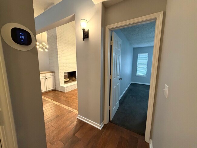 Building Photo - 1020 Mcdale Ln