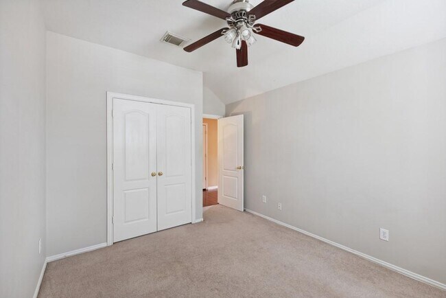 Building Photo - 14111 White Oak Gardens Dr