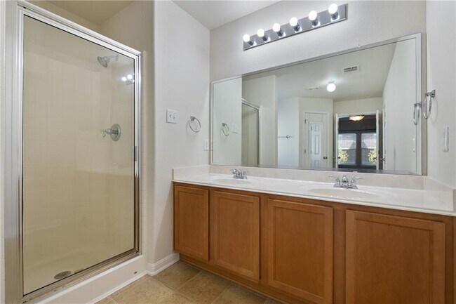 Building Photo - 3800 Vonnegut Ct