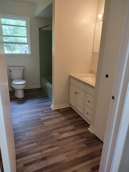 Building Photo - 100 1/2 W High St