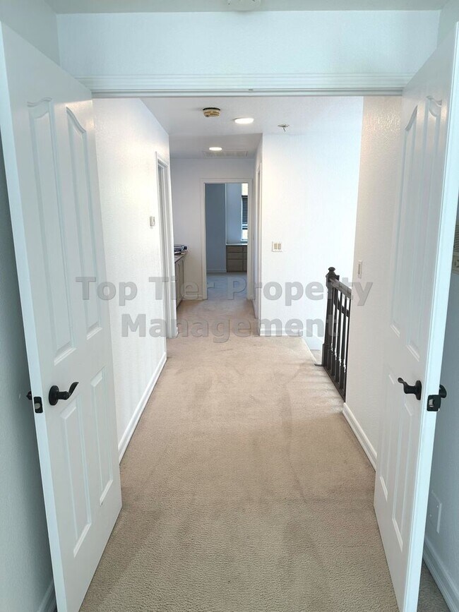 Building Photo - Beautiful 3 Bed / 2.5 Bath / 2,211 Sqft Sa...