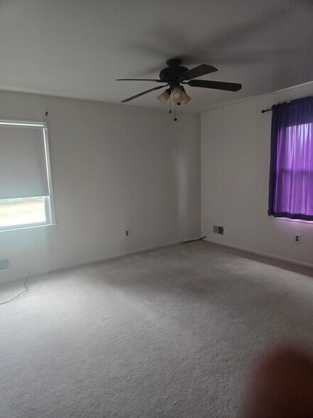 Building Photo - 15 Cardinal Ct