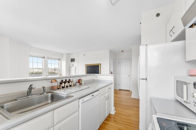 Building Photo - 534 Beacon St