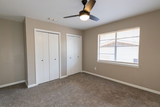 Building Photo - Remodeled 3 bedroom/ 2 bathroom
