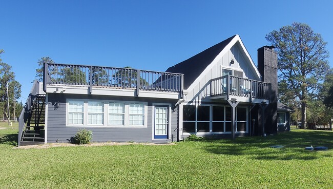 Building Photo - 127 Ross Dr