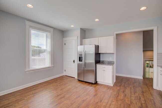 Building Photo - 1629 Hoffner St