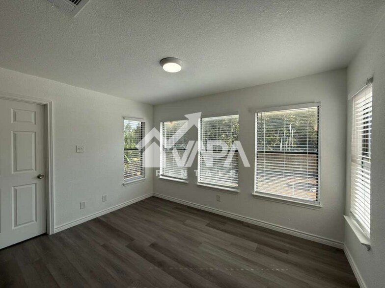 Building Photo - 7922 Cherry Glade