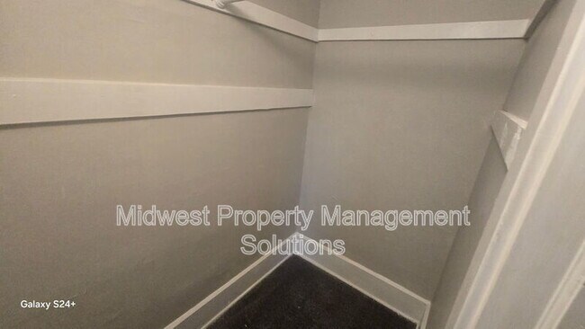 Building Photo - 1422 Central Ave