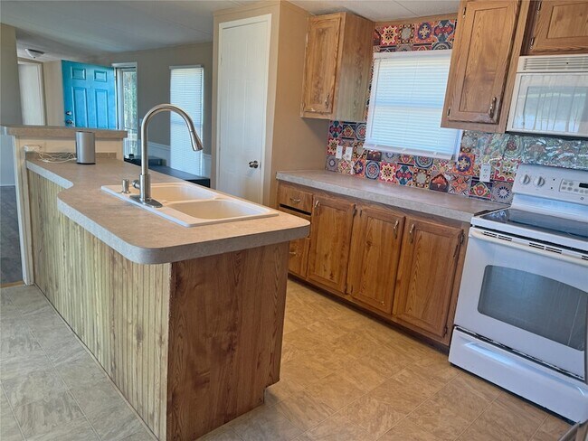 Building Photo - 14 Walnut Bend