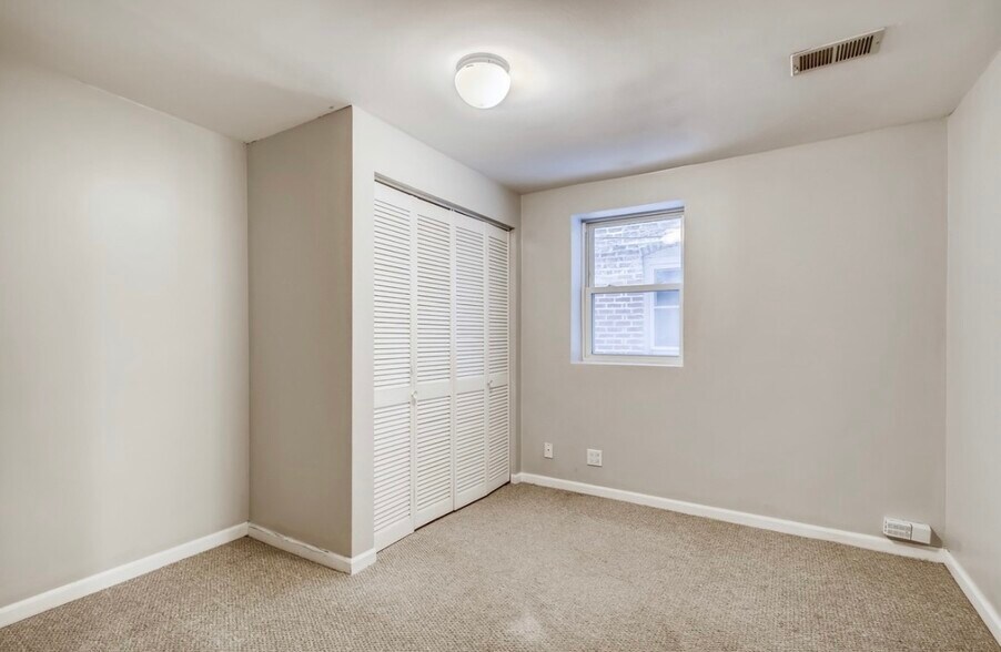 Building Photo - 722 S Oakley Blvd