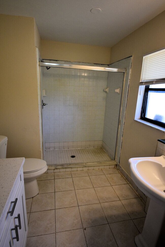 Building Photo - Spacious 3BR 2BA Home in Lehigh Acres  REC...