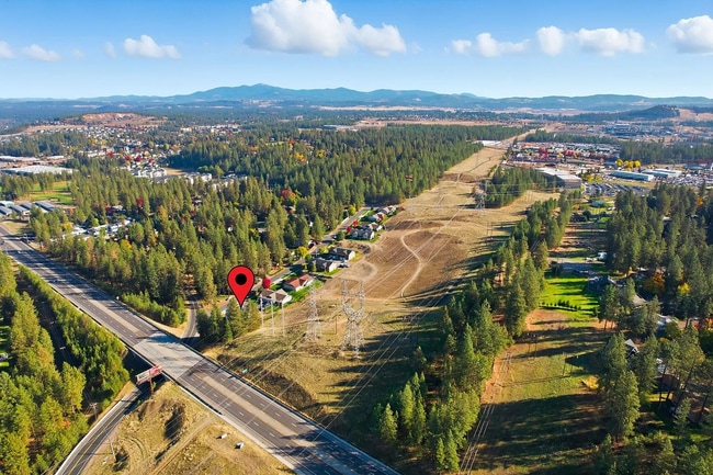 Building Photo - Stylish New Duplex with Scenic Surroundings