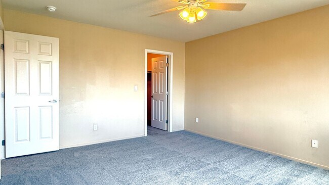 Building Photo - 1013 Shades End Ave