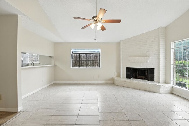 Building Photo - 8611 Valley Ledge Dr