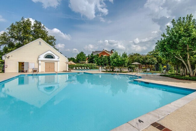 Building Photo - Awesome 2BE/2BA condo in Green Hills!