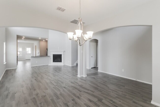 Building Photo - 1565 Acmite Ave