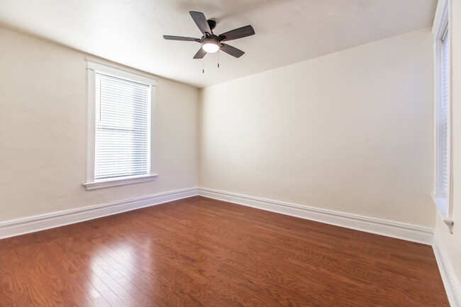 Building Photo - Rehabbed 2-bedroom apartment in the heart ...