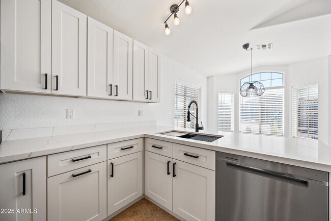 Building Photo - 2508 E Paraiso Dr