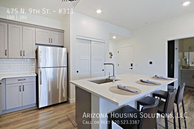 Building Photo - Charming Furnished One Bedroom in Downtown...