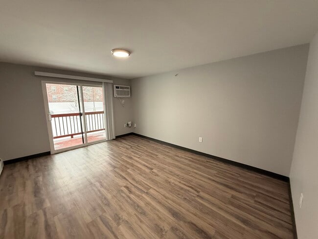 Building Photo - 95 Powers St