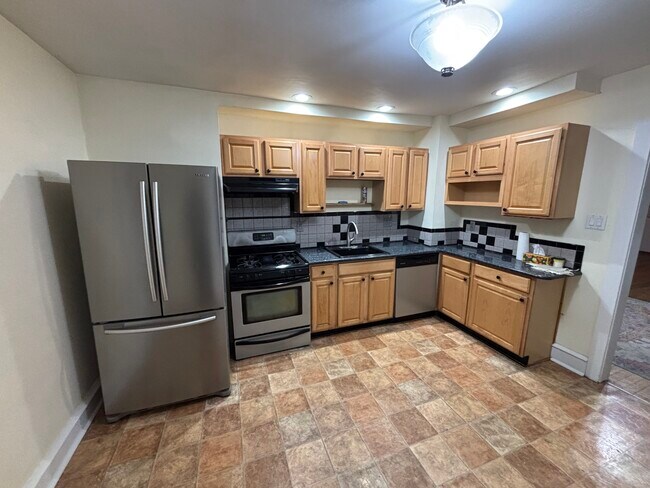 Building Photo - 614 Sampson Ave