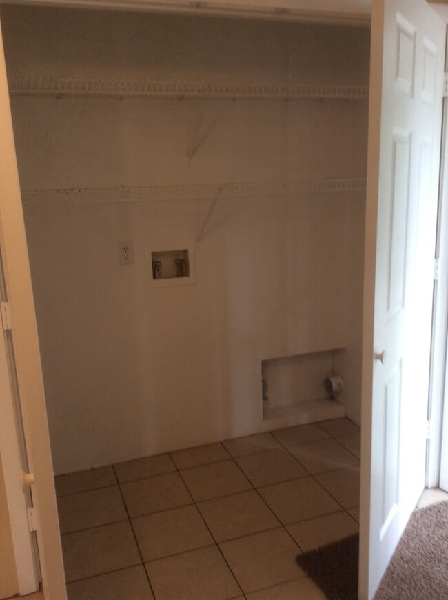 Building Photo - 2 Bedroom House in Wakulla Gardens