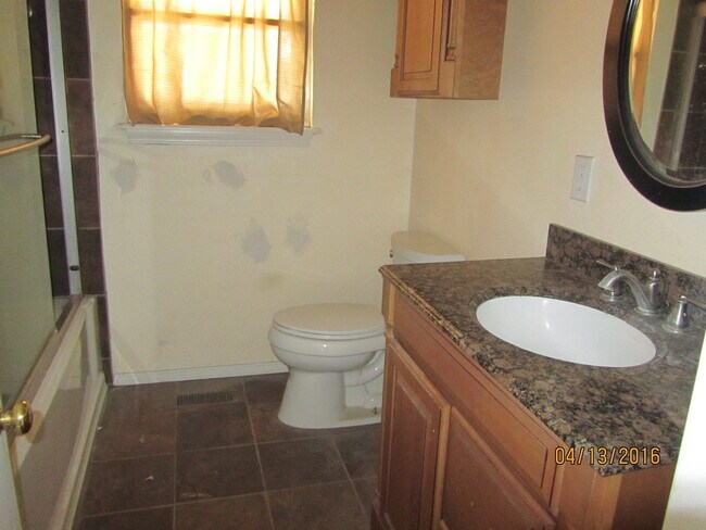 Building Photo - NICE NW HOME
