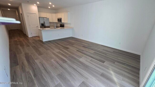 Building Photo - 581 Holly Lks Dr