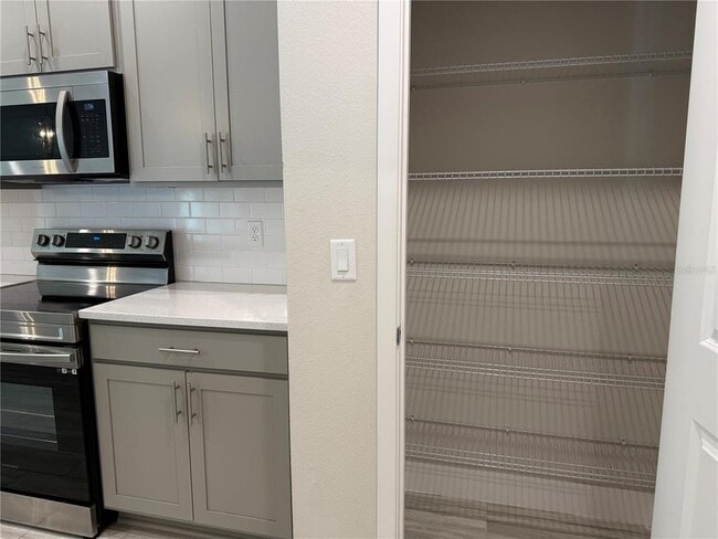 Building Photo - 49 Pilgrim Dr