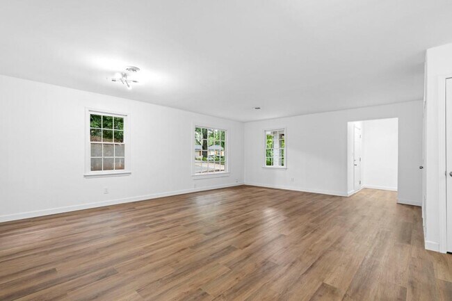 Building Photo - 3124 Shirley Dr