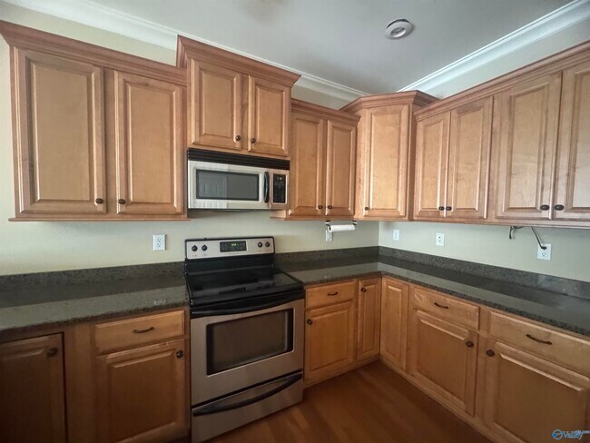 Building Photo - 210 Treetop Dr SE