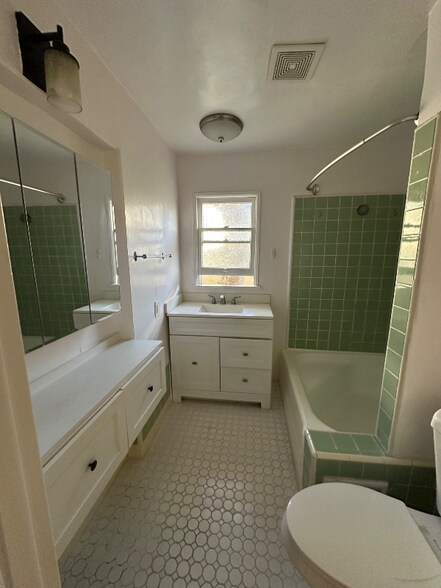 Building Photo - 9979 Robbins Dr