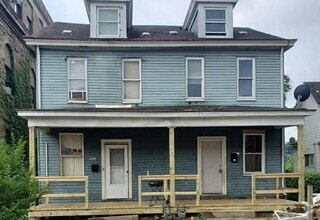 Building Photo - NEWLY RENOVATED 3 BEDROOM IN THE HEART OF ...