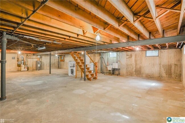 Building Photo - 3030 W Woodlawn St